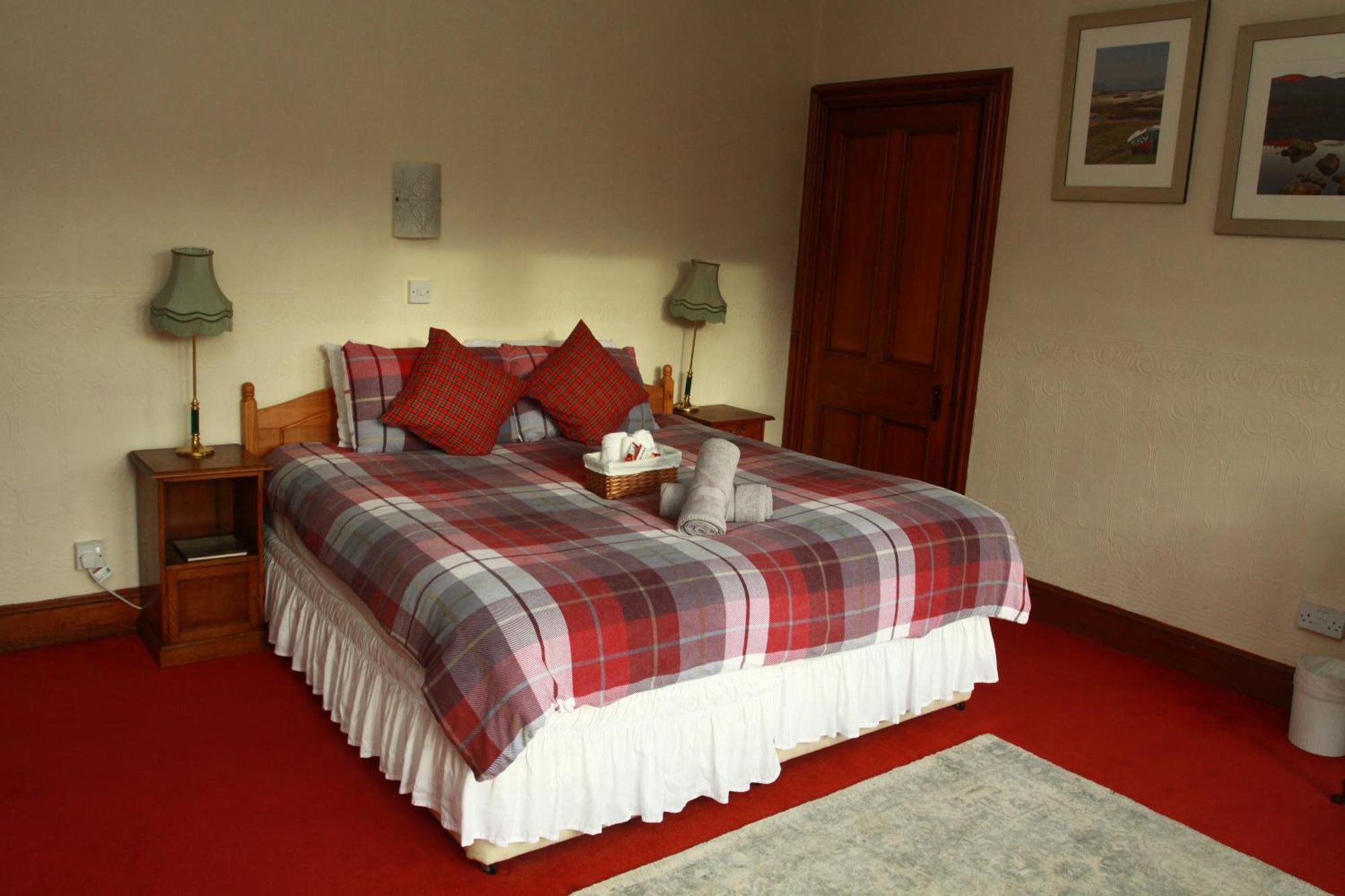 The Retreat Hotel Strathpeffer Exterior photo